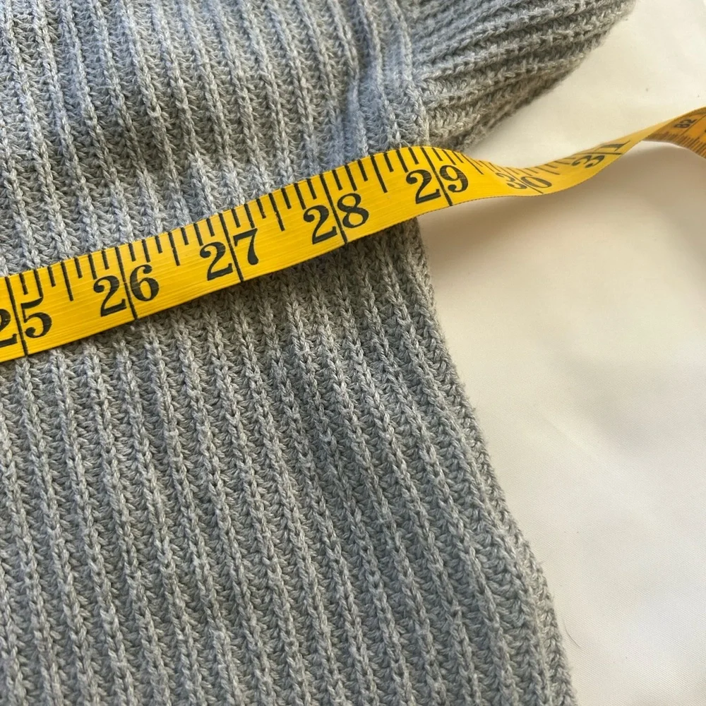 Hollister XS grey cropped knit sweater. Slouchy cut, dropped shoulder. Very nice